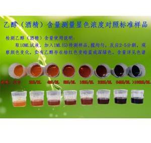 DNS试剂，全称为二硝基水杨酸（3,5Dinitrosalicylic Acid），是一种在化学和生物实验中常用的比色试剂。它主要用于测定溶液中的还原糖含量，通过特定的化学反应生成有色产物，从而实现定量分析。下面将详细介绍DNS试剂的相关信息，包括其化学性质、制备方法以及在实验中的应用等。