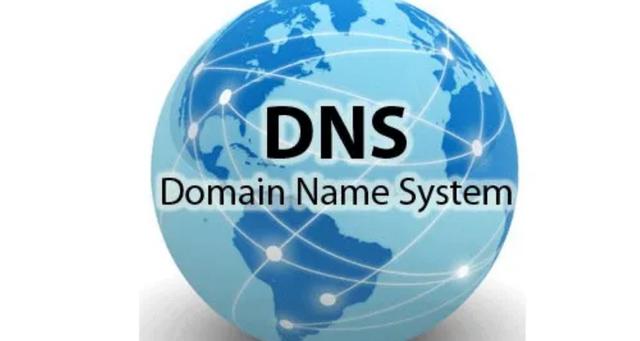 DNS（Domain Name System）协议是互联网中非常关键的一个部分，它负责将人类友好的域名转换为机器可读的IP地址。这一转换过程被称为域名解析，它使得用户能够通过易于记忆的名称来访问网站而不是复杂的数字代码。本篇文章旨在深入探讨DNS协议的工作机制、报文格式以及域名系统的结构等方面的内容。