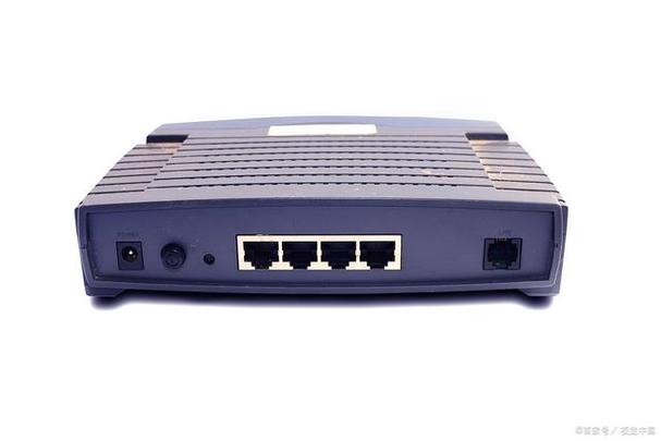 软路由（Soft Router）是指利用通用硬件设备，通过软件实现路由器功能的网络设备。与传统的硬路由相比，软路由具有成本低、灵活性高、易于升级等优势。然而，软路由的性能和稳定性往往受到硬件配置、软件优化等多种因素的影响。下面将详细介绍软路由ping值的相关内容