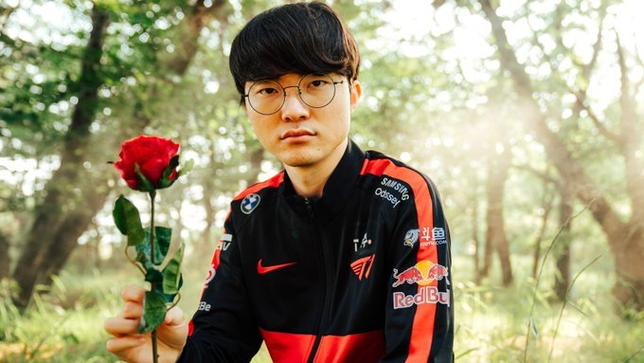 Faker，本名李相赫（Lee Sanghyeok），是一位韩国职业电子竞技选手，以其在英雄联盟（League of Legends）中的卓越表现而闻名于世。作为T1战队的中单选手，Faker被誉为LOL历史上最伟大的选手之一，拥有众多荣誉和成就。然而，关于Faker直播时的Ping值问题，却引发了广泛的讨论和关注。以下是具体分析